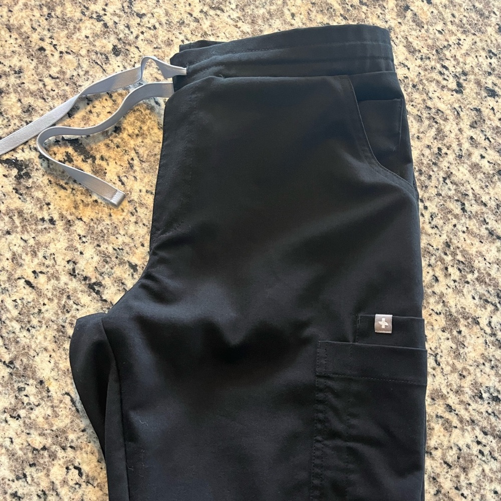 Figs yola pants petite small